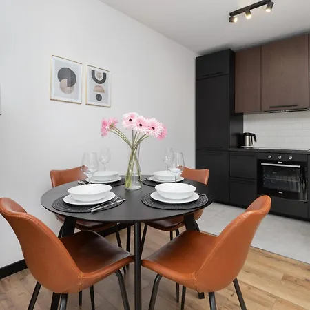 Modern With Balcony And Parking In By Renters Lägenhet *