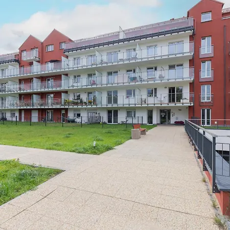 Modern With Balcony And Parking In By Renters *