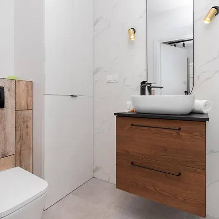 Modern With Balcony And Parking In By Renters Διαμέρισμα Γκντανσκ