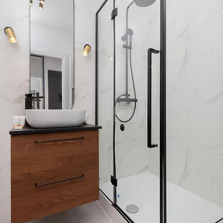 Modern With Balcony And Parking In By Renters Διαμέρισμα