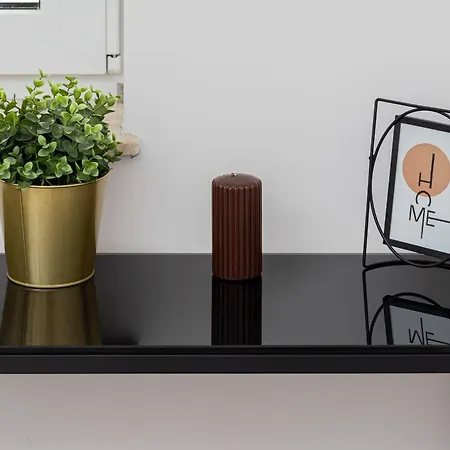 Modern With Balcony And Parking In By Renters Apartment *