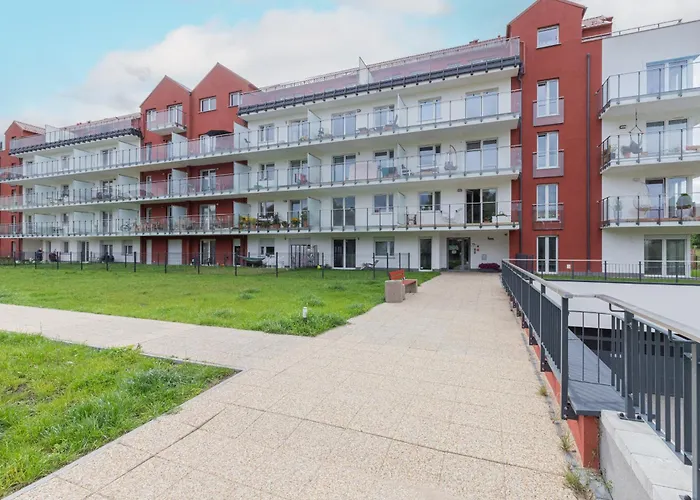 Modern With Balcony And Parking In By Renters *