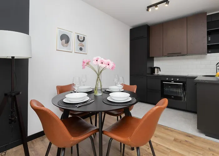 Modern With Balcony And Parking In By Renters شقة *