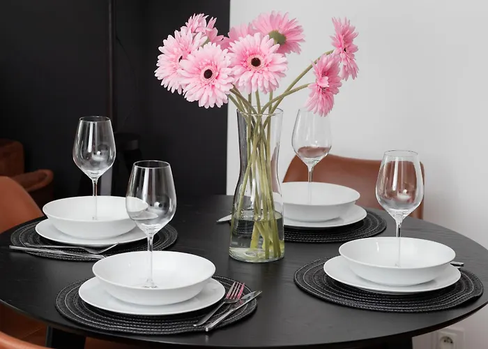 Modern With Balcony And Parking In By Renters Daire *