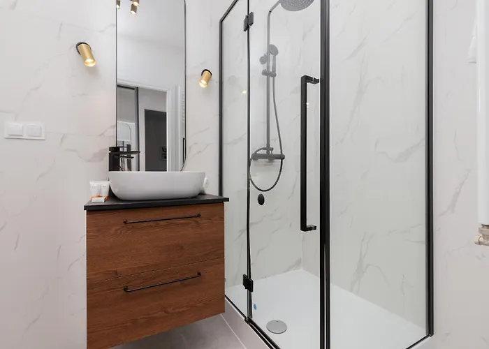 Modern With Balcony And Parking In By Renters Daire