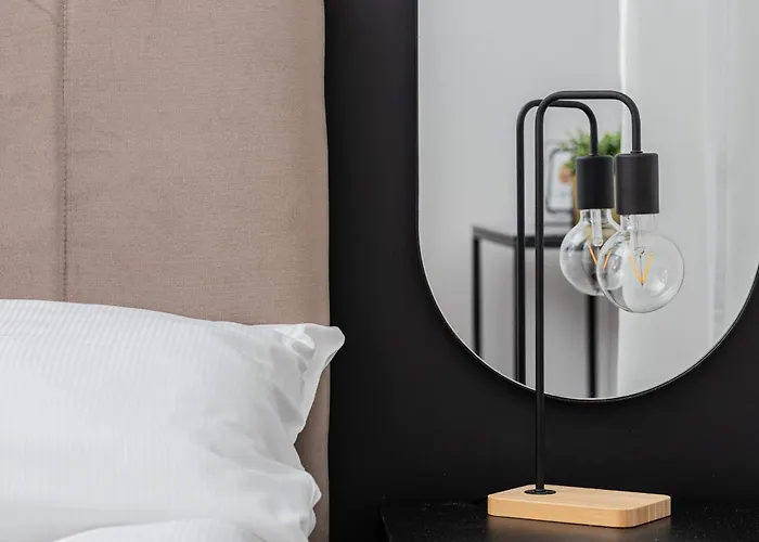 Modern With Balcony And Parking In By Renters