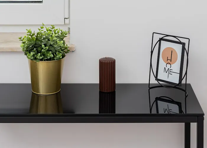 Modern With Balcony And Parking In By Renters Appartement *