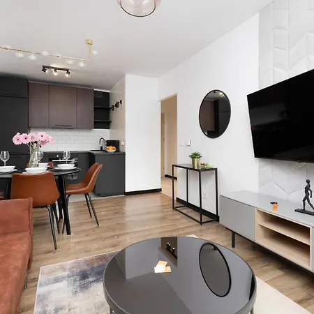 Modern With Balcony And Parking In By Renters * 格但斯克