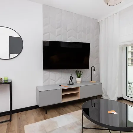 Modern With Balcony And Parking In By Renters 公寓 格但斯克
